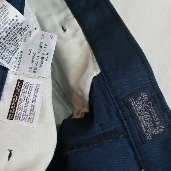 NEW Levi's 40 x 10" Navy Blue 21181 Straight‎ Chino Shorts - Picture 3 of 5